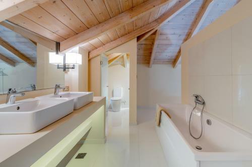 Chryssi Akti Family Villas