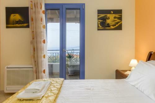 Villa Artemis - Luxury Home Over Lourdas Bay