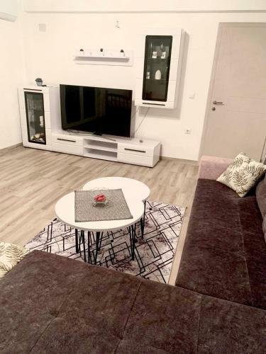 Full Private Floor On Mrzenski Hill