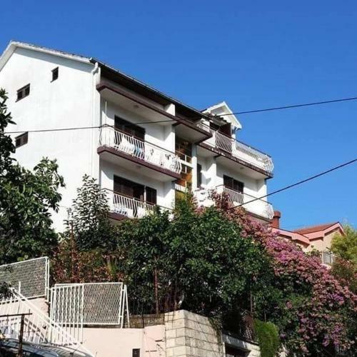 Hostal Privatan Sme?taj Igalo