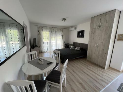 Chill Out Apartment - Home Away From Home