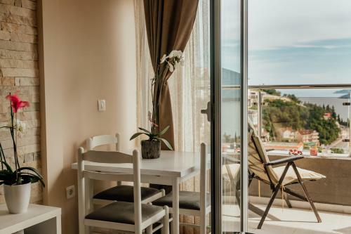 Sunny Side Studio Apartment