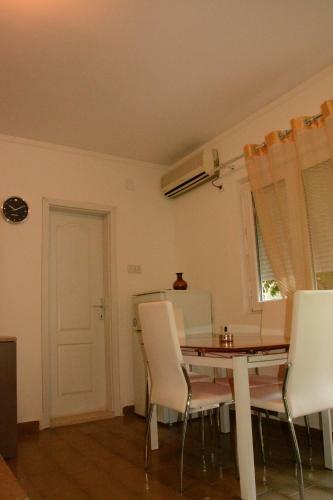 Apartamento Garsonjera U Dobroti