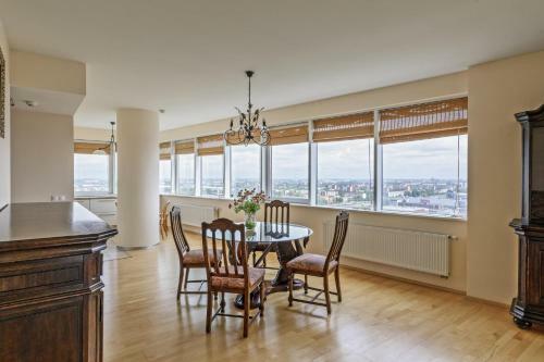 Sea View Apartment On 19th Floor