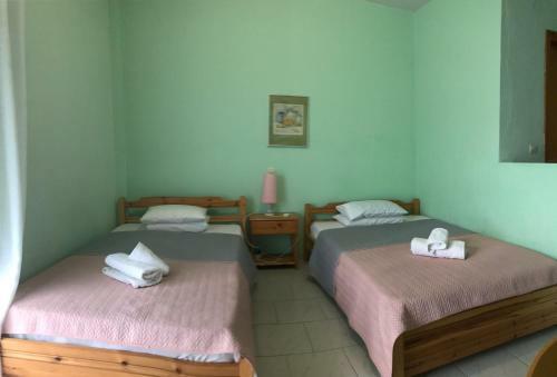 Hostal Rena Apartments