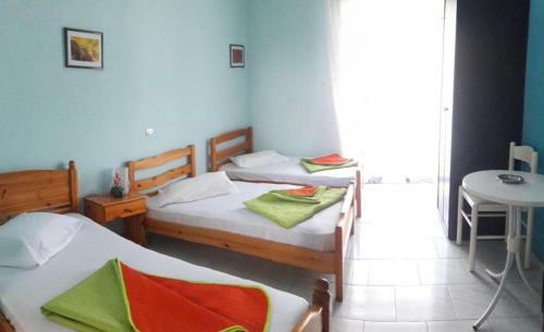 Hostal Rena Apartments