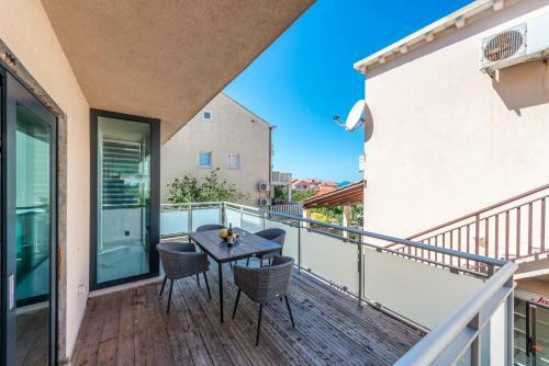 Sunny View Apartment