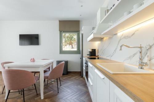 Helia All Seasons Apartments