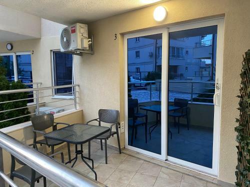 Deluxe Pool Apartment 3