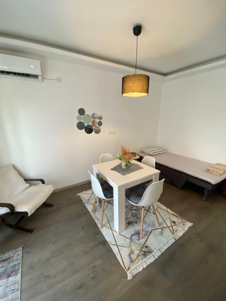 Apartment Mia Airport