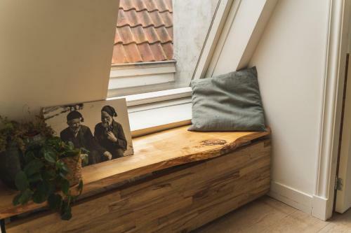De Achterkamer, A Tiny Attic On The Herengracht