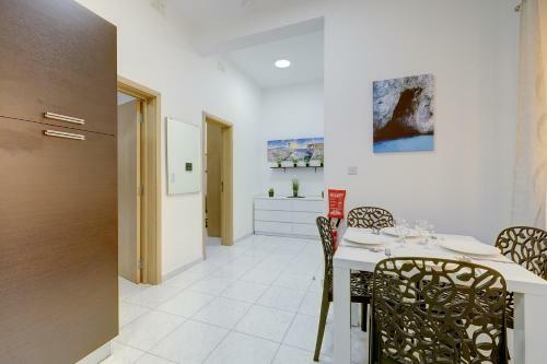 Cosy Apartment Steps From The Promenade
