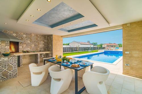 Villa Desiree By Villa Plus