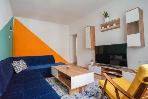 Modern & Stylish City Center Apartment