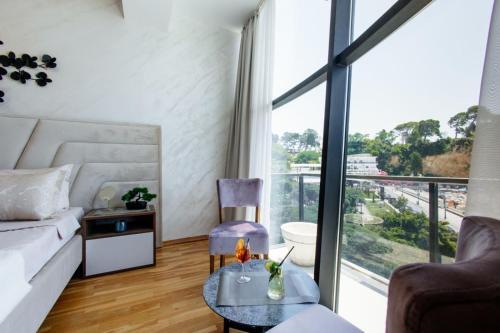 Deluxe Apartments