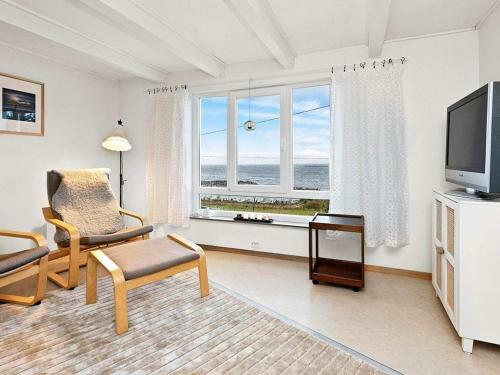 Holiday Home Midsund VII