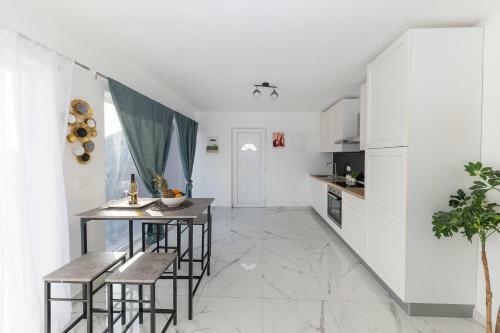 Villa Sunrise, Beautiful Penthouse With Jacuzzi