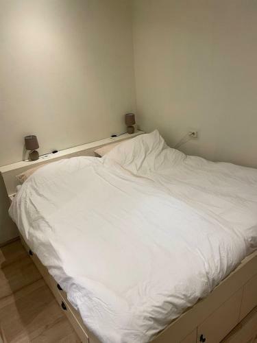 Apartamento Charmant Appartement Met Terras En Parkeerplaats