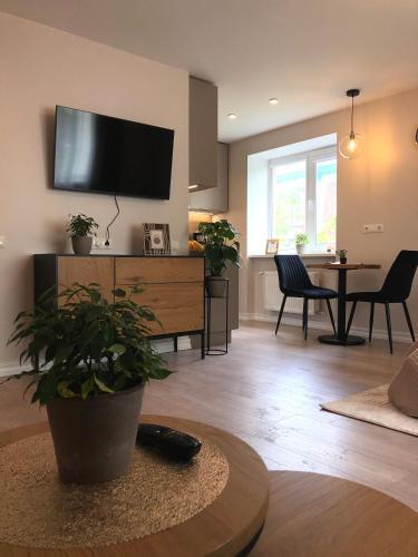 Modern Studio Apartment Near The Beach - 5 Min Walk