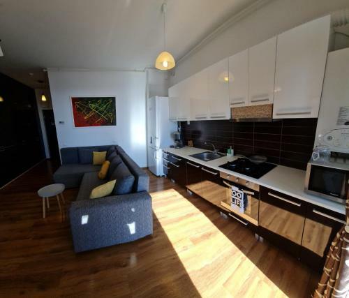 Ari Yellow Apartment