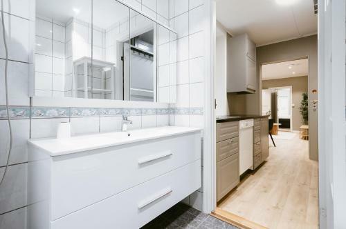 The Apartments - N�2