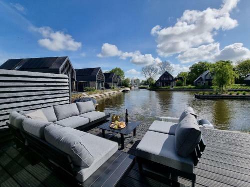 Luxurious Detached Water Villa With Jetty