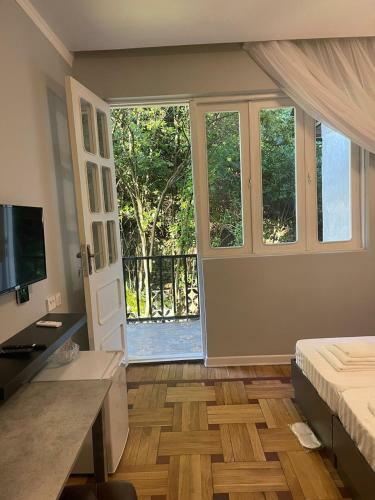 Hostal Grey House