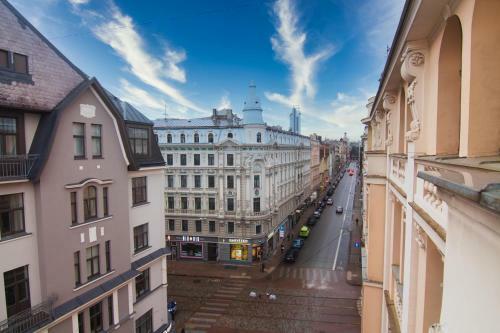 Sunny Spacious Apartment In The Very Centre!