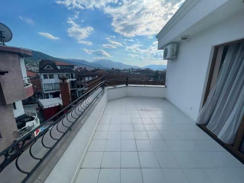 Zambaku I Bardhe Hotel & Bar