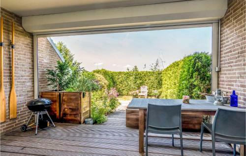 Beautiful Home In Bruinisse With Wifi And 3 Bedrooms