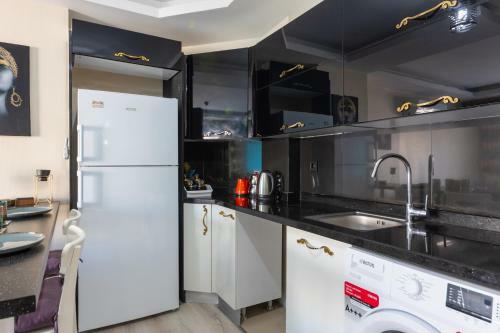 Peaceful Lux Apartment W?th Pool Close To Tramway