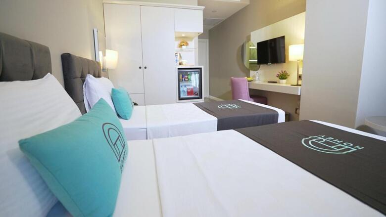 Homey Airport Hotel