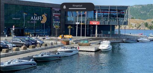 Apartamento Sentral Leilighet I 3. Etg. S�rvendt Med Utsikt