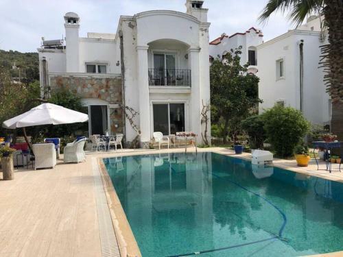 Apartamento A Unique Villa With Shared Pool And Garden