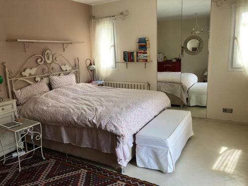 Apartamento A Unique Villa With Shared Pool And Garden