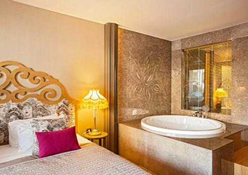 Thor Luxury Hotel Villas
