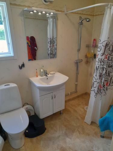 Hostal Single Bedroom, Outside Toilet, Shower, Kitchen. 120 M From Sandbach