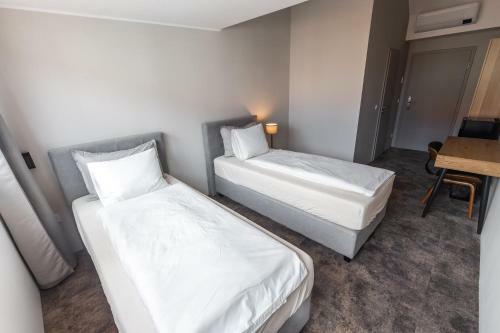 Hotel Roomers