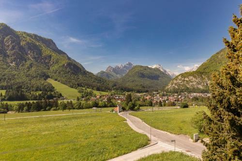 Ro?'ca Apartment With Mountain View
