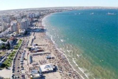 Casa Amplia Con Pileta Climatizada