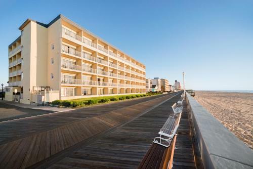 Howard Johnson Oceanfront Hotel