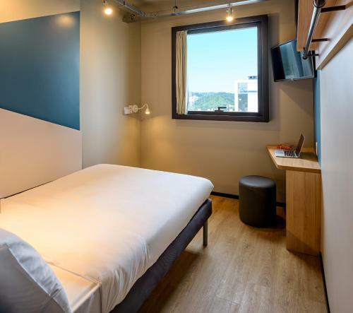 Hotel Ibis Budget Cambori� - Novo!