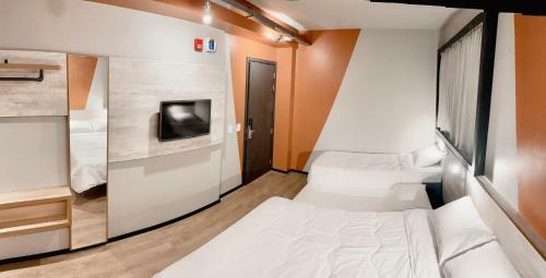 Hotel Ibis Budget Cambori� - Novo!