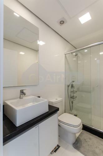 Luxurious And Modern Two-bedroom Apartment