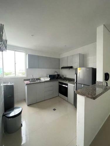 Comodo Apartamento; Piscina, Excelente Ubicaci�n