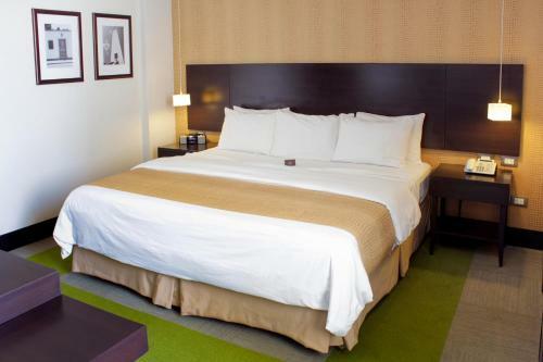 Hotel Trinitarias Suites
