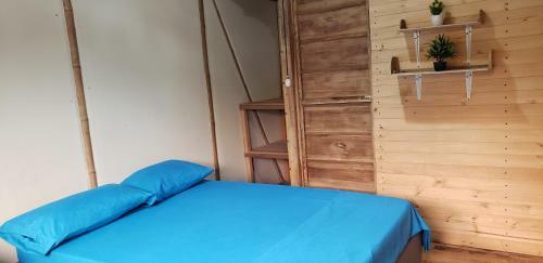 Caba�a Los Naranjos Con Parqueo