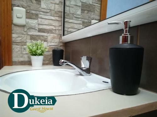 Hostal Dukeia Guest House