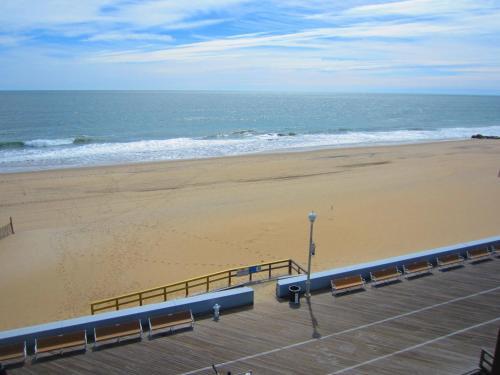 Beach Plaza Hotel