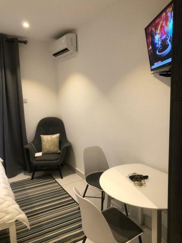 Apartamento Embassy Gardens Luxury Properties